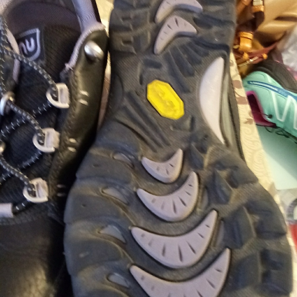 Hiking shoes Ahnu